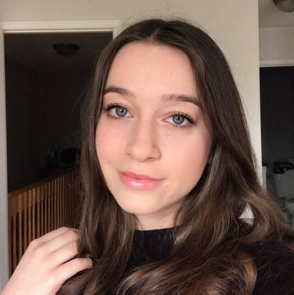 Meet your Posher, Nicole - Picture 1 of 1